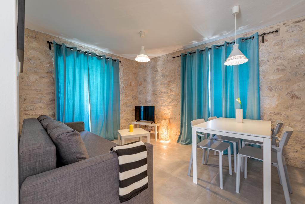 Appartement House Riva à Supetar Extérieur photo